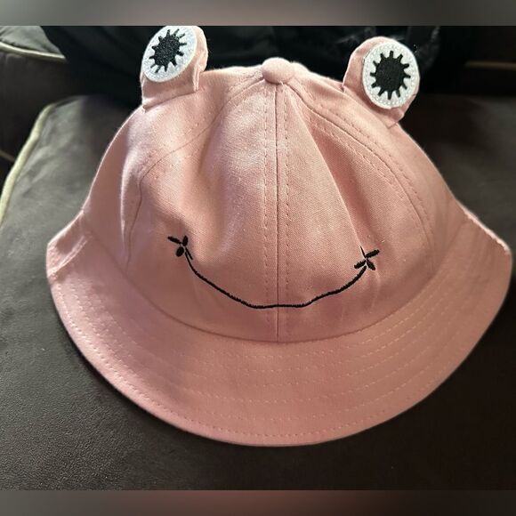 ADORABLE frog bucket hat I have pink and black one. Fits most all sizes. - Picture 7 of 7